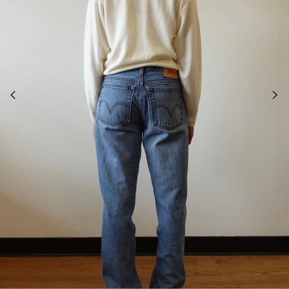 Medium Blue Vintage Levis Jeans - Picture 2 of 3